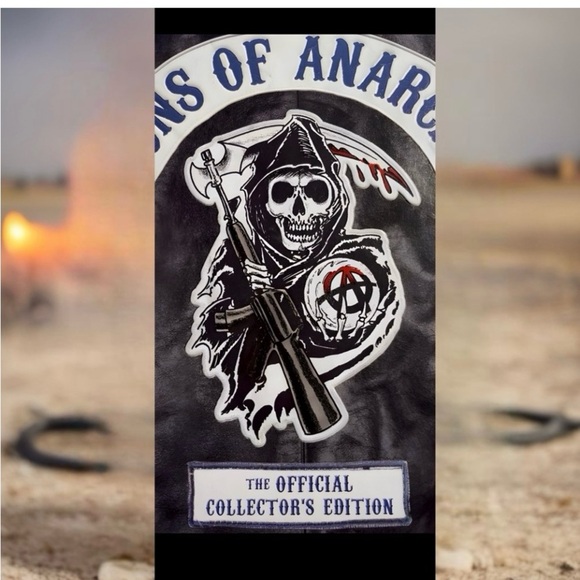 Sons of Anarchy Collector's Edition Book - Picture 5 of 8